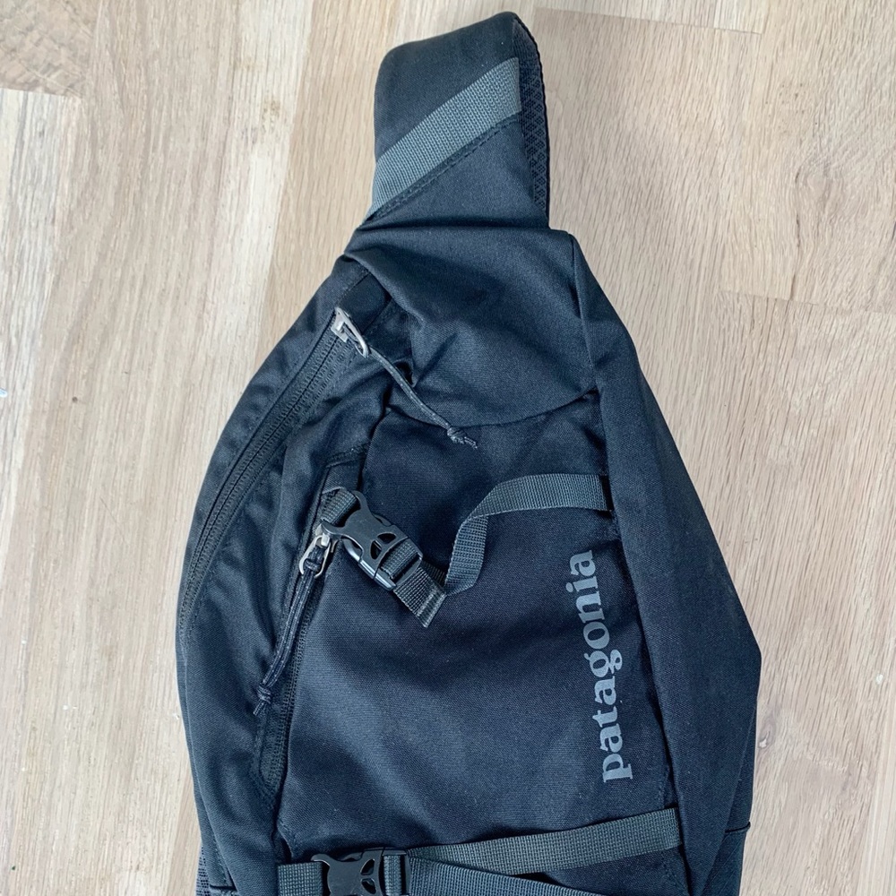 Patagonia Atom Sling 8L— Black